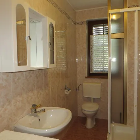 Apartment Sobe Oresje *